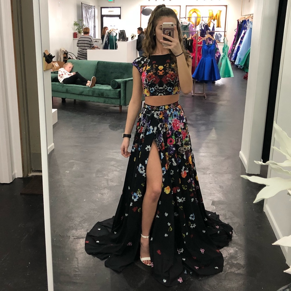 00 two piece floral jovani